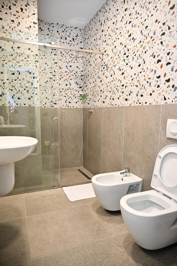 Hotel Vino Дуррес Екстер'єр фото