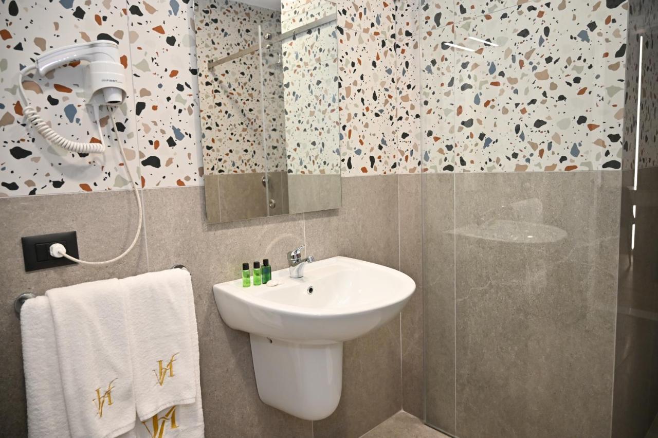 Hotel Vino Дуррес Екстер'єр фото