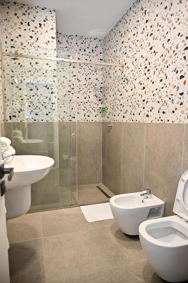 Hotel Vino Дуррес Екстер'єр фото